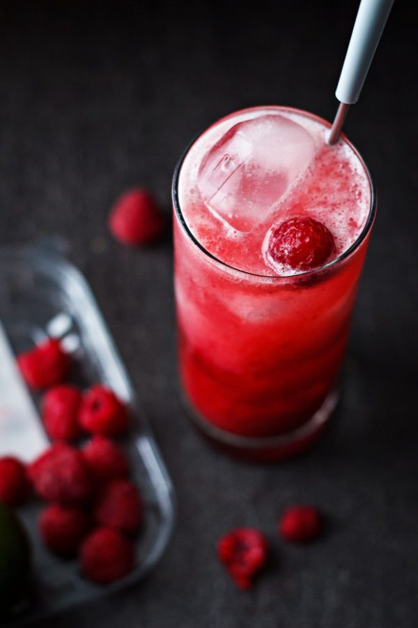 Easy Raspberry Margarita - #recipe by #eatwell101 - https://www.eatwell101.com/raspberry-margarita-recipe