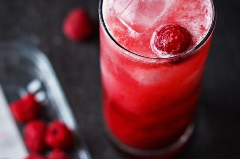 Raspberry Margarita - #recipe by #eatwell101 - https://www.eatwell101.com/raspberry-margarita-recipe