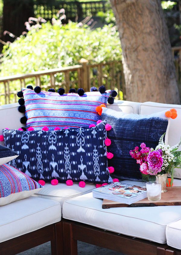 This Is How to add Some Color to Your Outdoor Sofa Easily