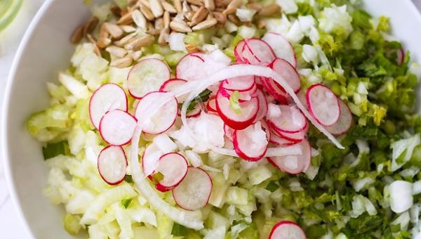 Fennel and Celery Salad - #recipe by #eatwell101 - https://www.eatwell101.com/fennel-celery-and-radish-salad-recipe