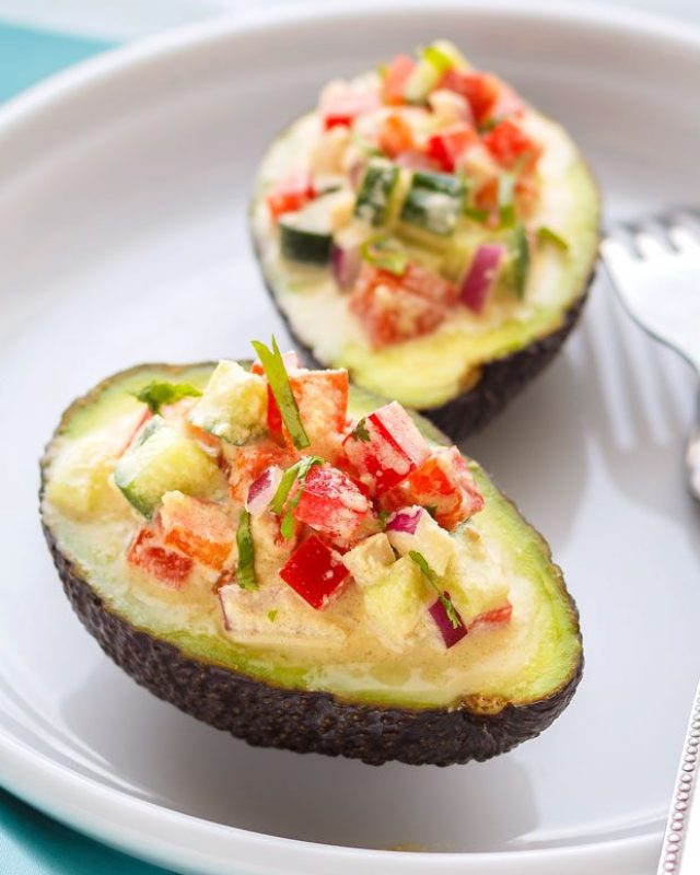 Tomato Cucumber Salad Stuffed Avocados with Thai Sauce - #recipe by #eatwell101 - https://www.eatwell101.com/stuffed-avocado-with-thai-sauce-recipe