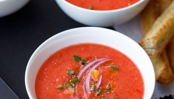 Tomato Strawberry Gazpacho - #recipe by #eatwell101 - https://www.eatwell101.com/tomato-strawberry-gazpacho-recipe