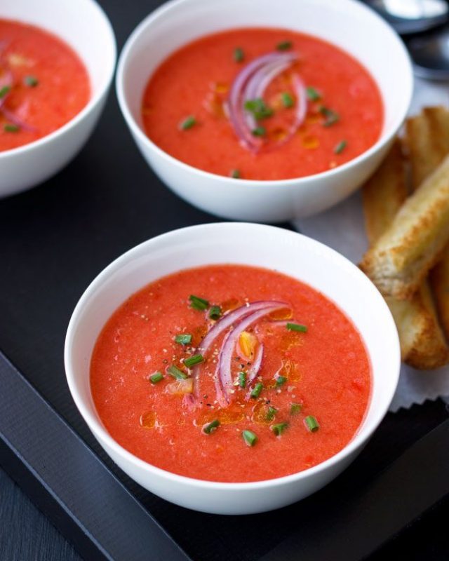 Tomato Strawberry Gazpacho - #recipe by #eatwell101 - https://www.eatwell101.com/tomato-strawberry-gazpacho-recipe