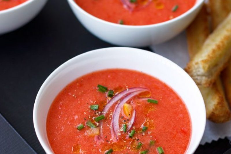 Tomato Strawberry Gazpacho - #recipe by #eatwell101 - https://www.eatwell101.com/tomato-strawberry-gazpacho-recipe