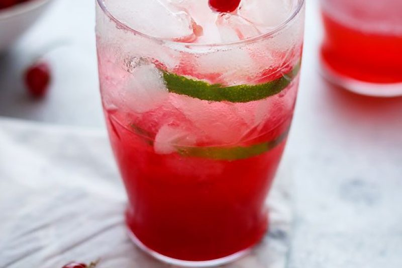 A Refreshing Lime Red Currant Cocktail - #recipe by #eatwell101 - https://www.eatwell101.com/lime-red-currant-cocktail-recipe