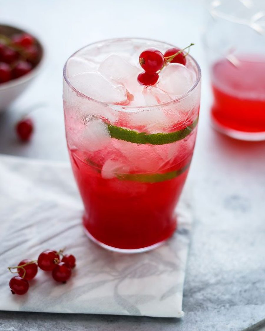 A Refreshing Lime Red Currant Cocktail - #recipe by #eatwell101 - https://www.eatwell101.com/lime-red-currant-cocktail-recipe