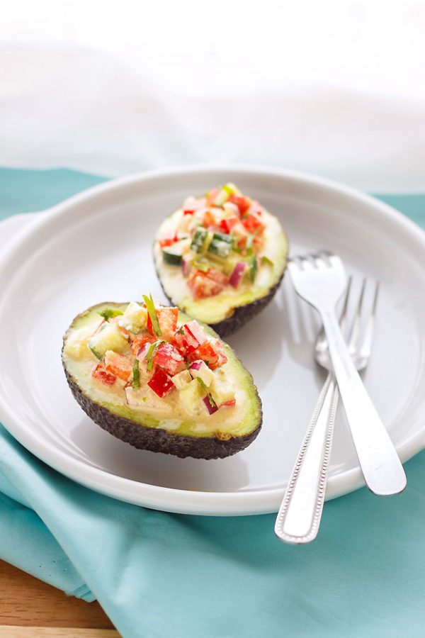 Tomato Cucumber Salad Stuffed Avocados with Thai Sauce - #recipe by #eatwell101 - https://www.eatwell101.com/stuffed-avocado-with-thai-sauce-recipe
