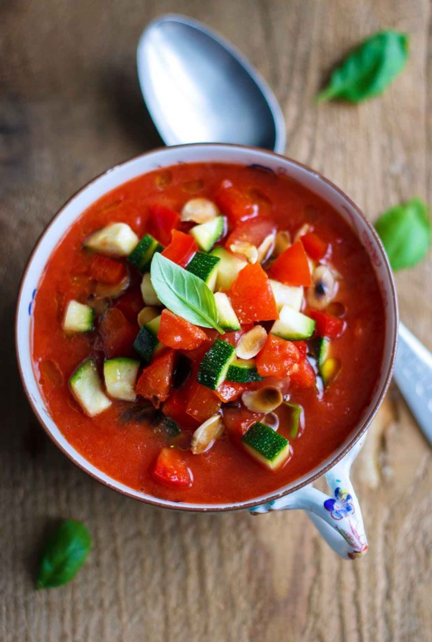 Chilled Tomato Gazpacho With Toasted Almonds - #recipe by #eatwell101 - https://www.eatwell101.com/chilled-gazpacho-recipe