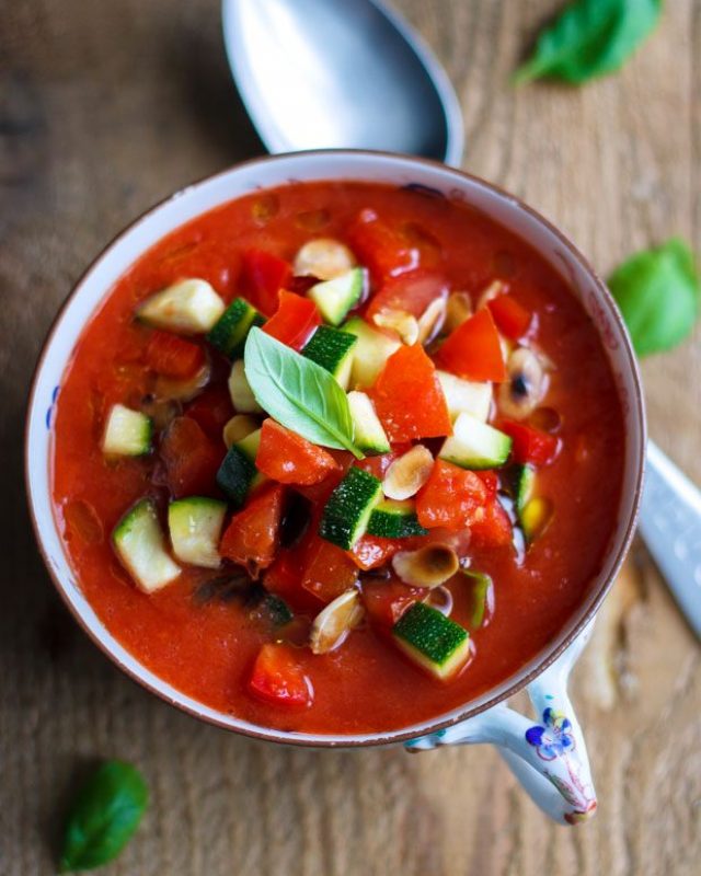Chilled Tomato Gazpacho With Toasted Almonds - #recipe by #eatwell101 - https://www.eatwell101.com/chilled-gazpacho-recipe