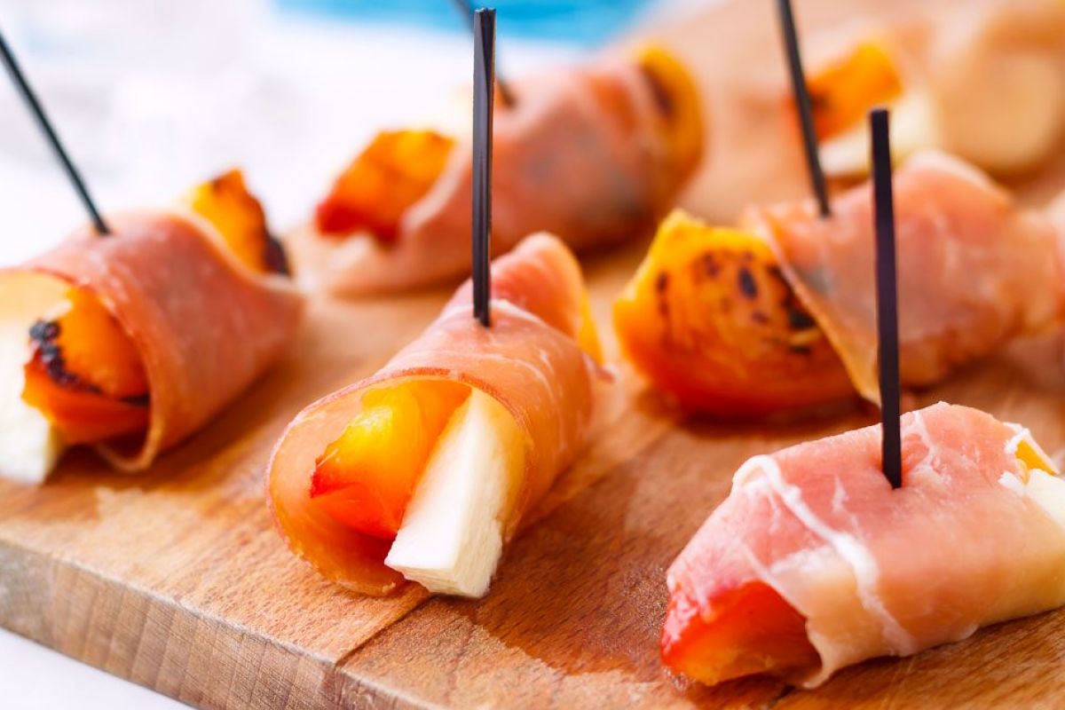 Grilled Peaches with Prosciutto and Feta