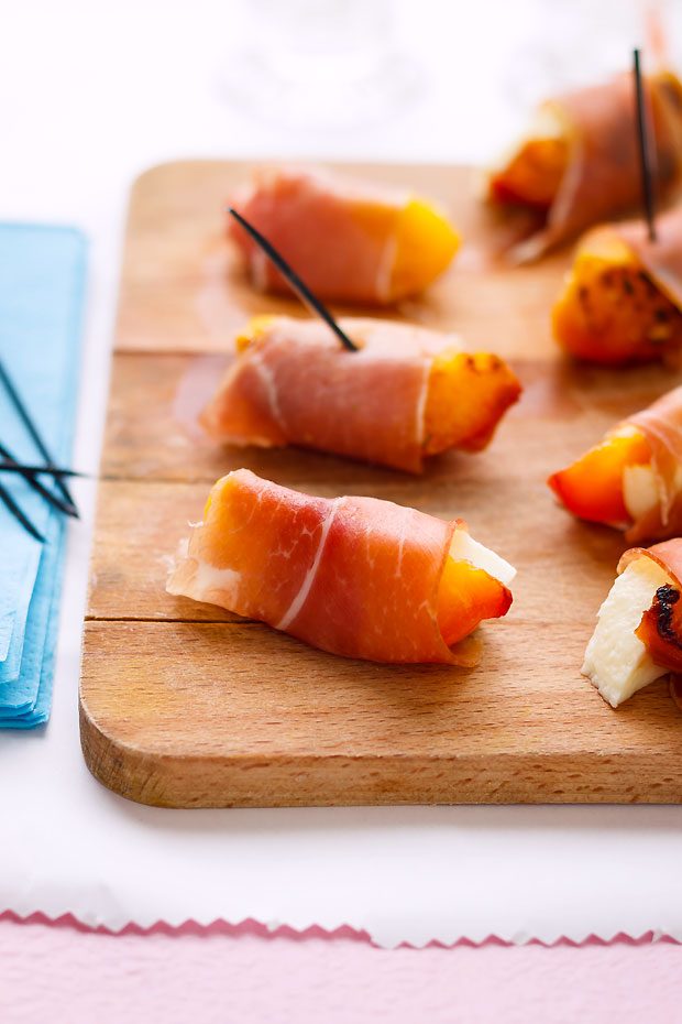 Grilled peaches with ham