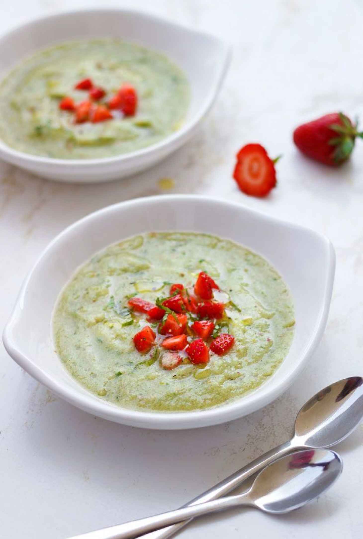 Chilled Green Tomato Soup with Strawberry Salsa - #recipe by #eatwell101 - https://www.eatwell101.com/chilled-green-tomato-soup-recipe
