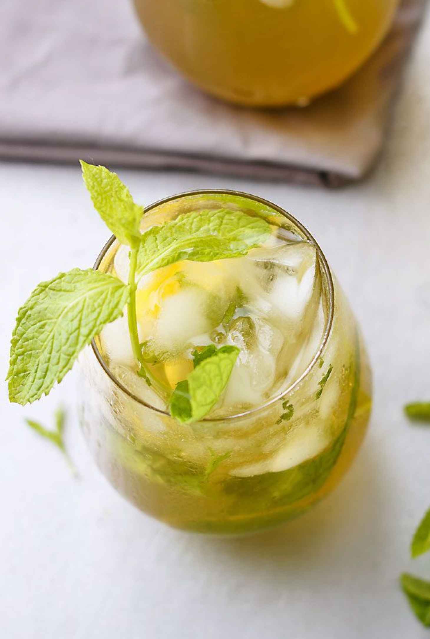 Lemon Mint Julep Cocktail - #recipe by #eatwell101 - https://www.eatwell101.com/lemon-mint-julep-recipe