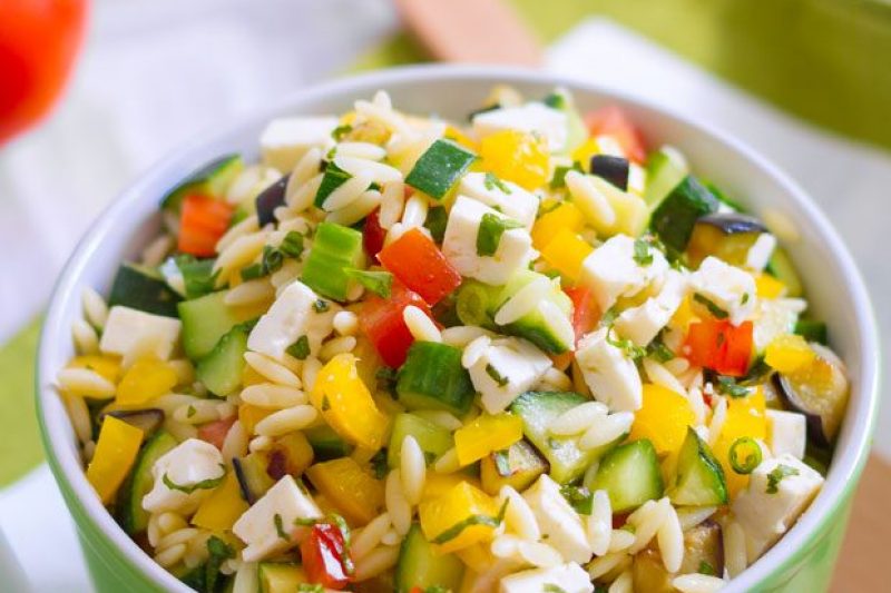 Greek Pasta Salad with Grilled Vegetables - #recipe by #eatwell101 - https://www.eatwell101.com/greek-pasta-salad-recipe