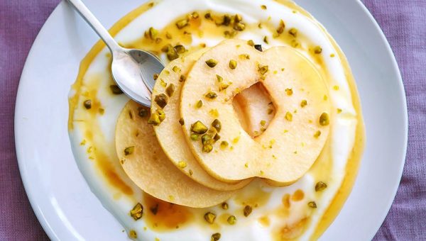 Yogurt-Pear Breakfast - #recipe by #eatwell101 - https://www.eatwell101.com/5-minute-yogurt-and-pear-breakfast-recipe