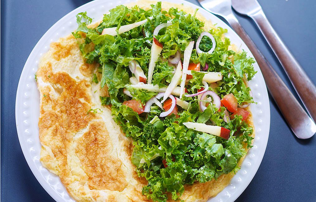 Apple Kale Salad with Omelet