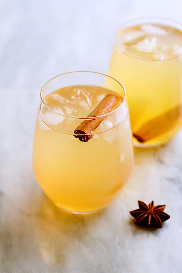 Apple Cider Bourbon Cocktail - #recipe by #eatwell101 - https://www.eatwell101.com/apple-cider-cocktail-recipe