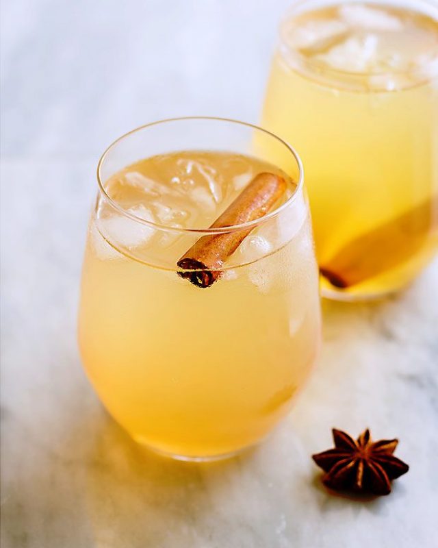 Apple Cider Bourbon Cocktail - #recipe by #eatwell101 - https://www.eatwell101.com/apple-cider-cocktail-recipe
