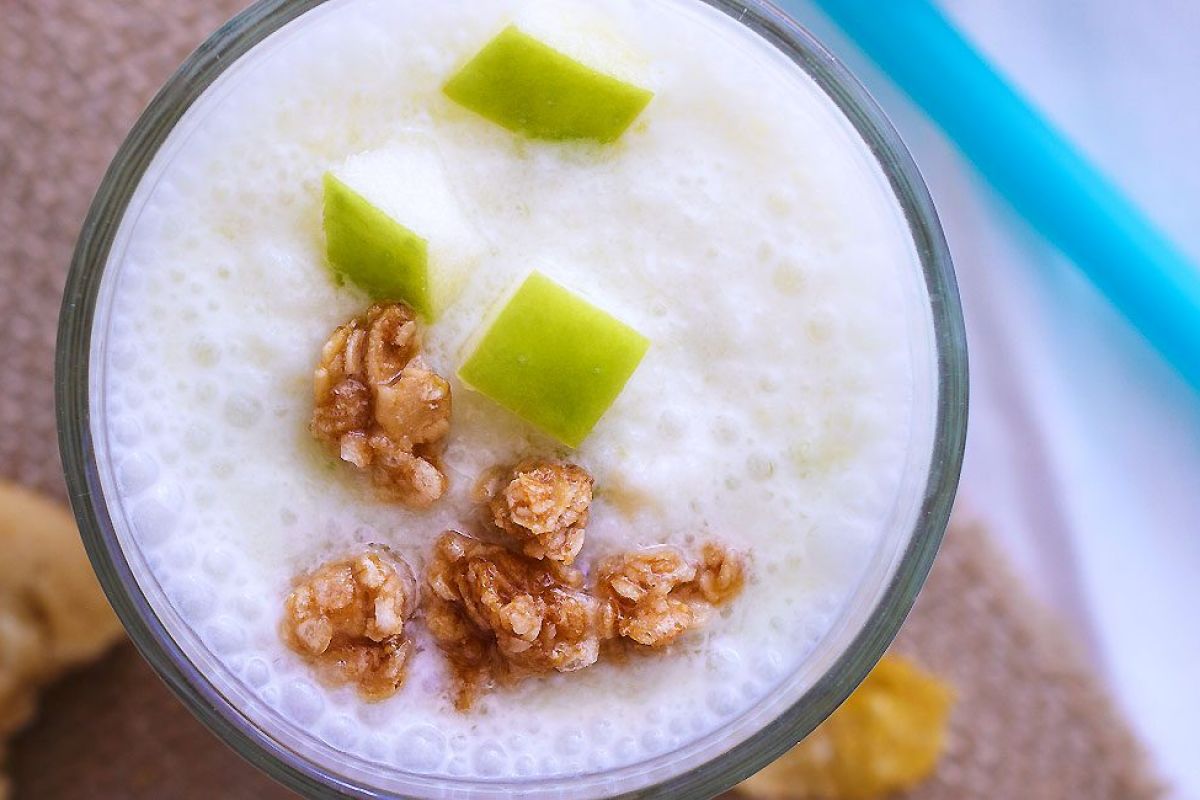 Fast Apple Yogurt Smoothie