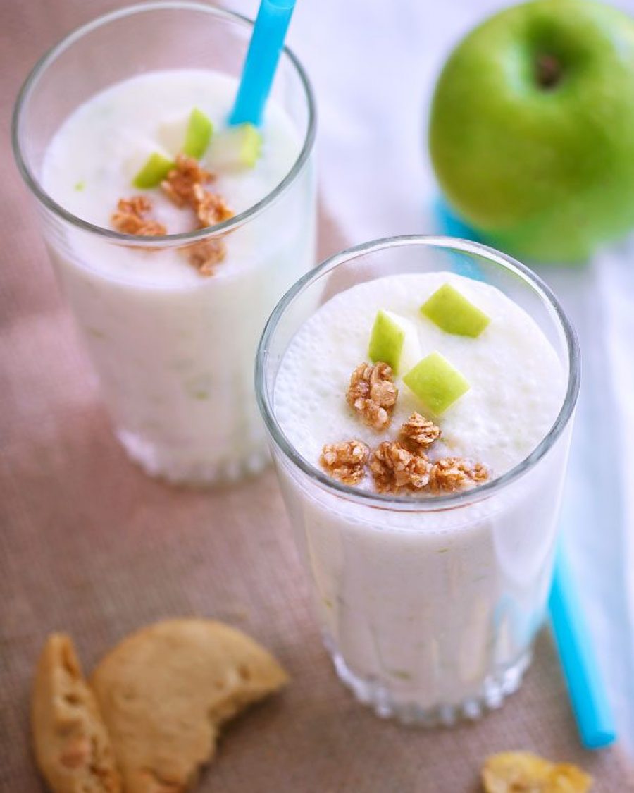 Fast Apple Yogurt Smoothie - #recipe by #eatwell101 - https://www.eatwell101.com/apple-yogurt-smoothie-recipe