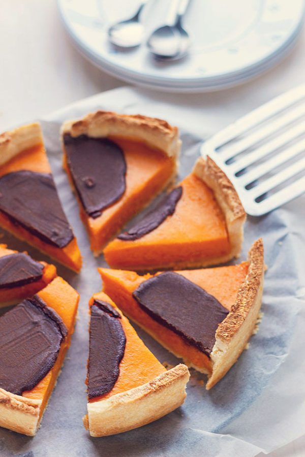 Chocolate Red Kuri Pumpkin Pie - #recipe by #eatwell101 - https://www.eatwell101.com/red-kuri-pumpkin-pie-recipe