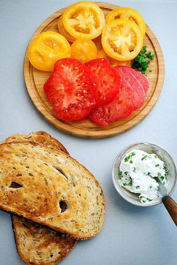tomato-cream-cheese-toast-recipe