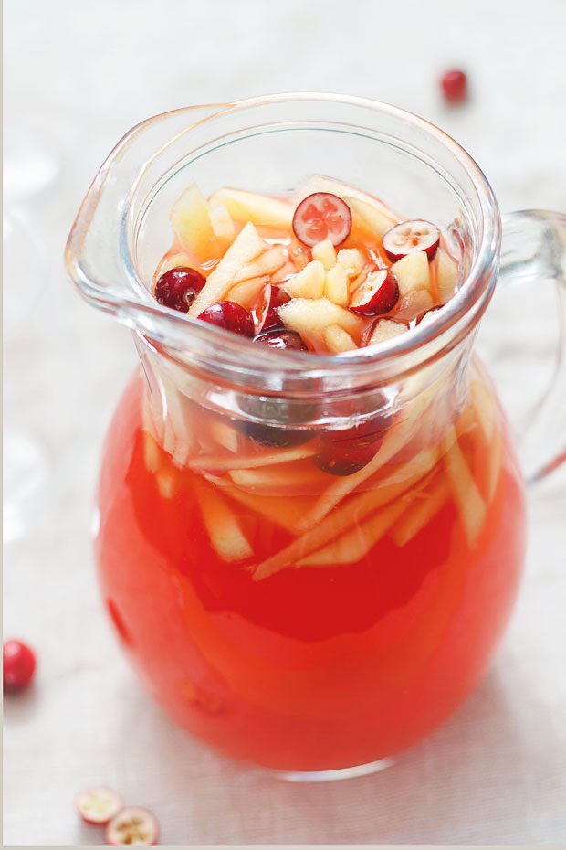 Fall Sangria Recipe with Apple and Cranberry — Eatwell101