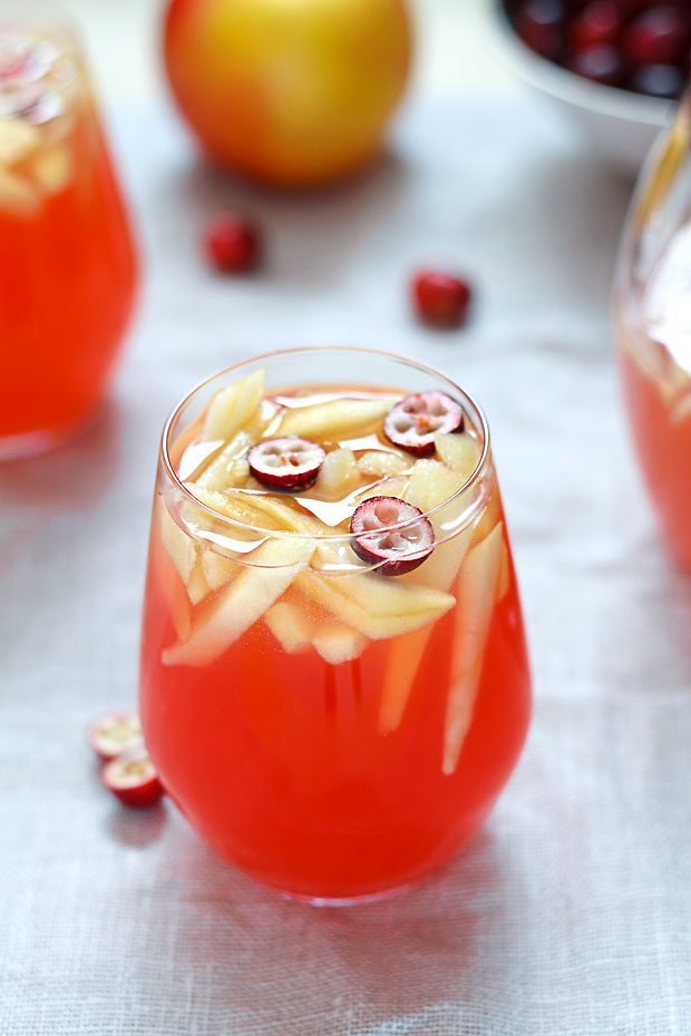 Fall Sangria with Apple and Cranberries - #recipe by #eatwell101 - https://www.eatwell101.com/apple-cranberry-fall-sangria-recipe