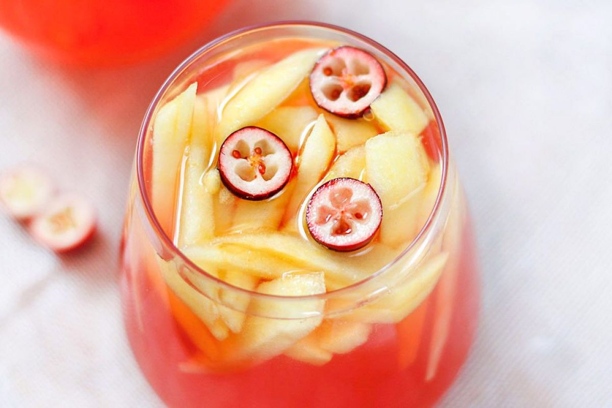 Fall Sangria with Apple and Cranberries