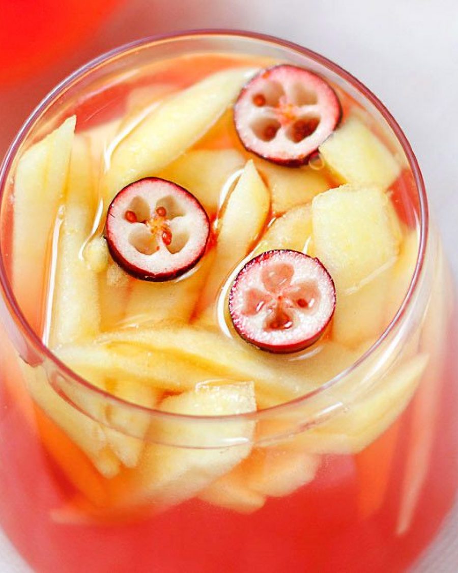 Fall Sangria with Apple and Cranberries - #recipe by #eatwell101 - https://www.eatwell101.com/apple-cranberry-fall-sangria-recipe
