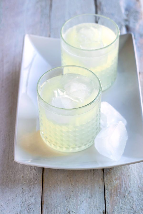 Icy Pear Cocktail - #recipe by #eatwell101 - https://www.eatwell101.com/pear-cocktail-recipe