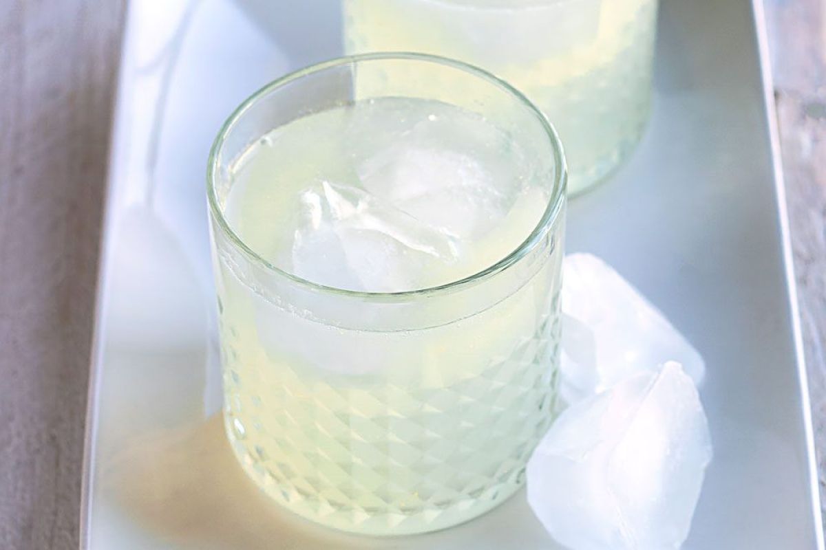 Icy Pear Cocktail