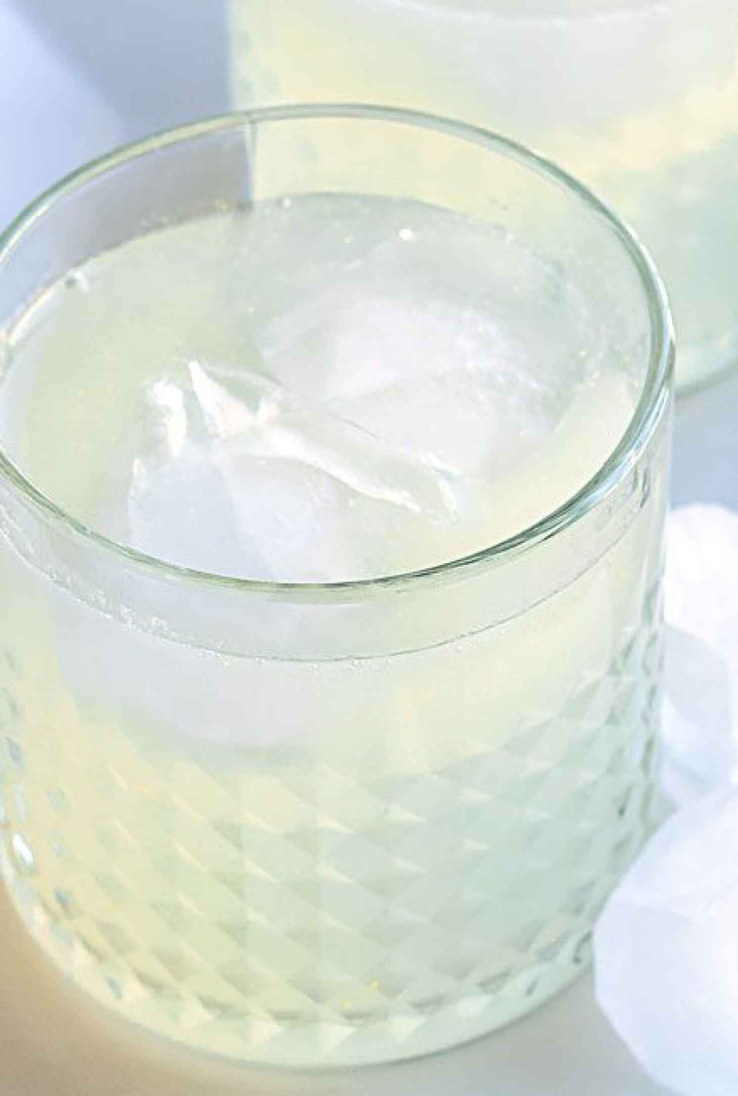 Icy Pear Cocktail - #recipe by #eatwell101 - https://www.eatwell101.com/pear-cocktail-recipe