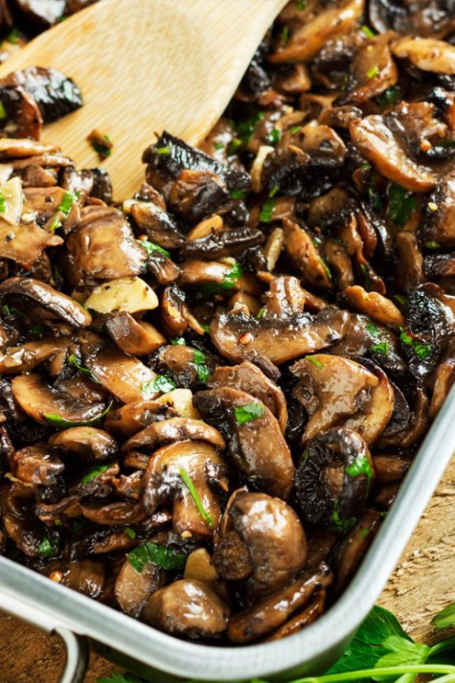 Baked Garlic Parsley Mushrooms