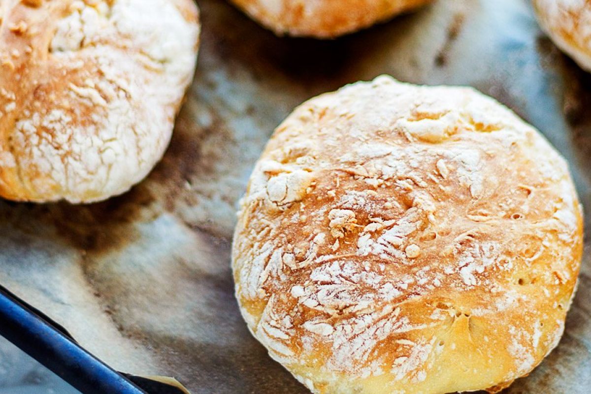 Express No-knead Bread Rolls