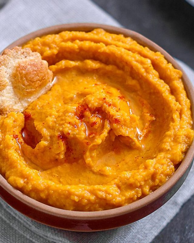 Roasted Butternut Squash Hummus - #recipe by #eatwell101 - https://www.eatwell101.com/roasted-butternut-hummus-recipe