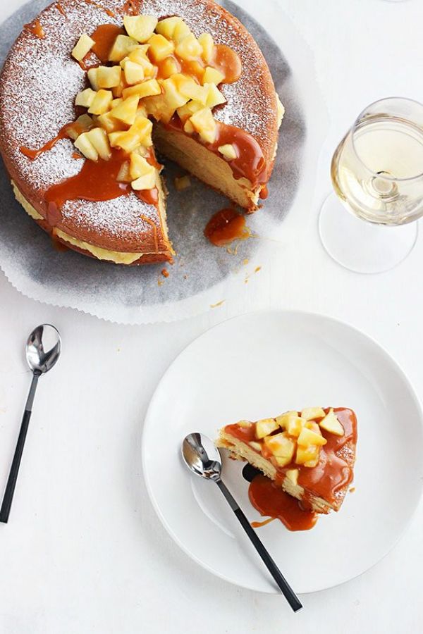 Apple Layer Cake with Salted Caramel - #recipe by #eatwell101 - https://www.eatwell101.com/apple-layer-cake-recipe