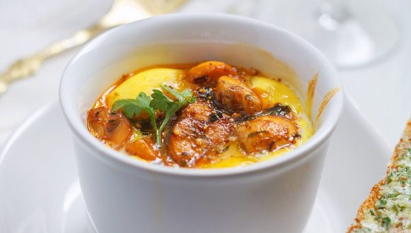 Baked Eggs and Mushrooms Cocottes - #recipe by #eatwell101 - https://www.eatwell101.com/baked-eggs-and-mushrooms-cocottes-recipe