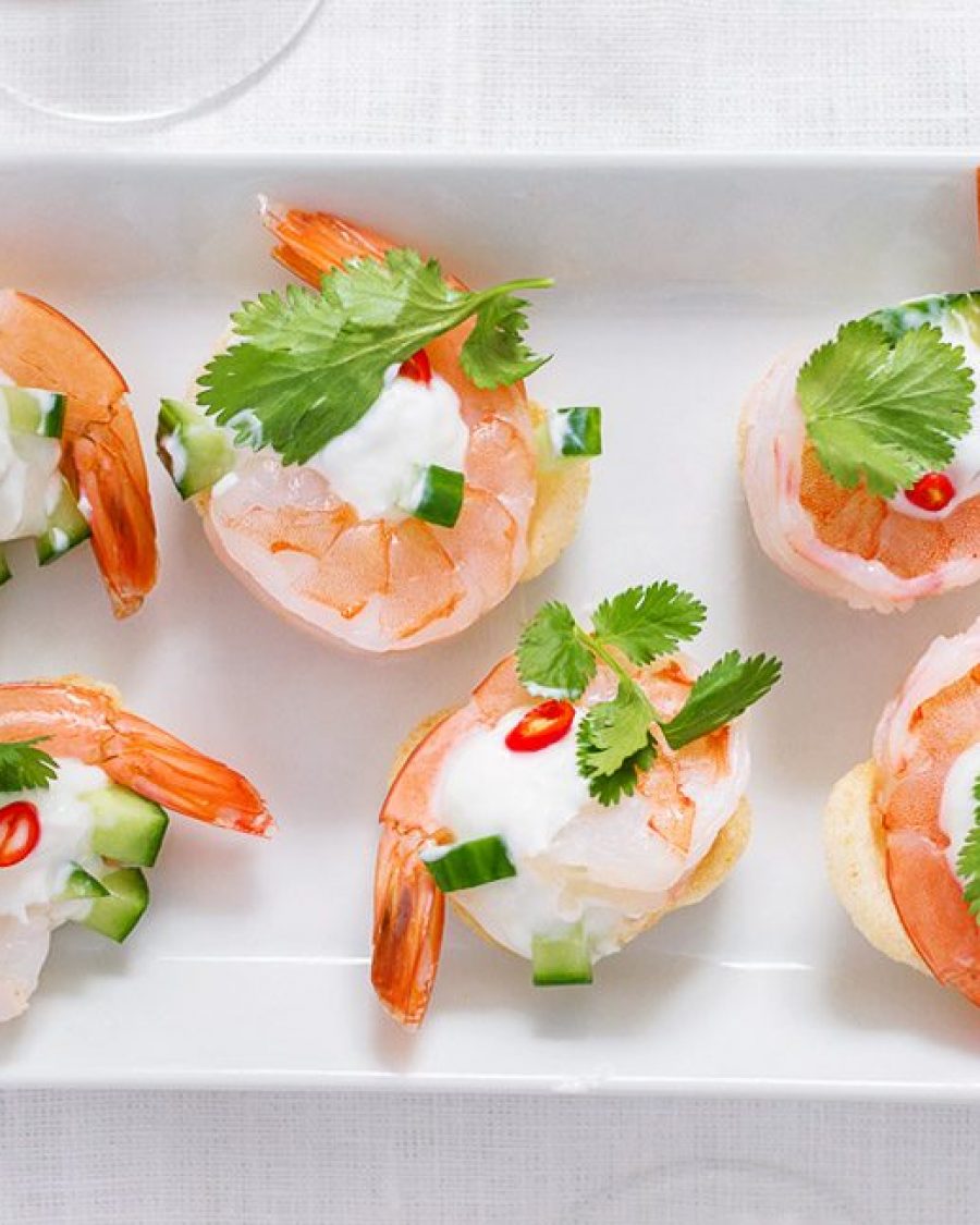 Tzatziki Shrimp Chips Bites - #recipe by #eatwell101 - https://www.eatwell101.com/mango-tzatziki-shrimp-bites-recipe