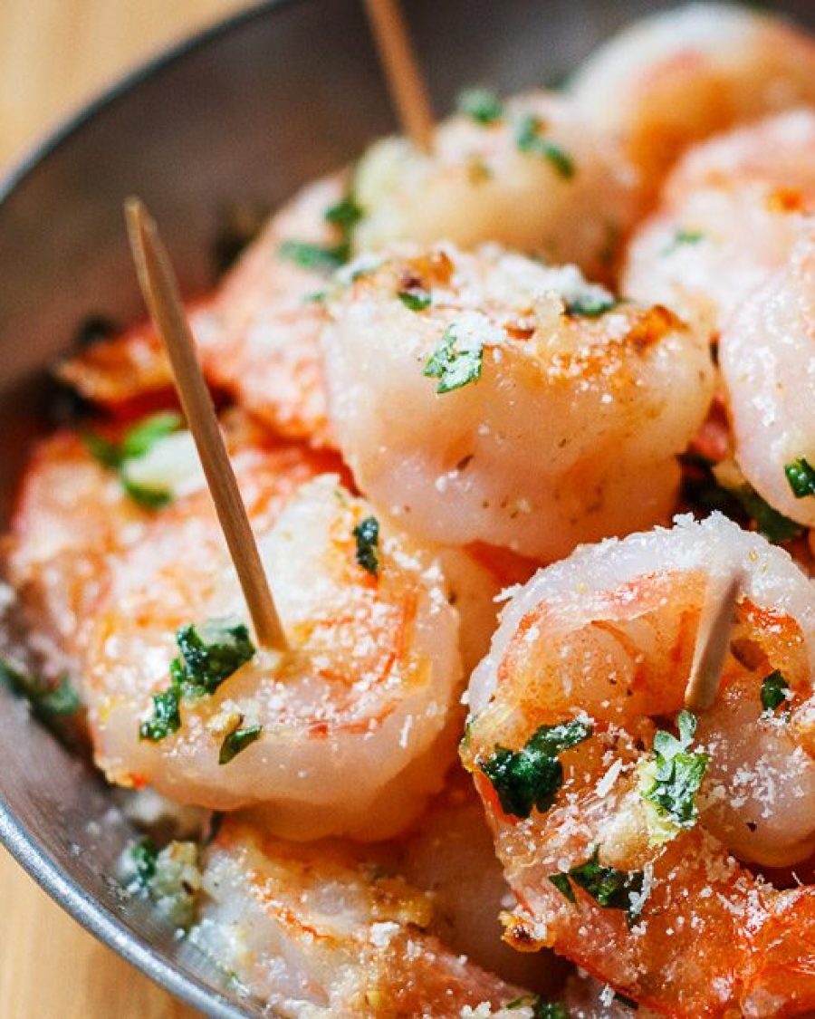 Garlicky Parmesan Shrimp - #recipe by #eatwell101 - https://www.eatwell101.com/garlic-parmesan-roasted-shrimp-recipe