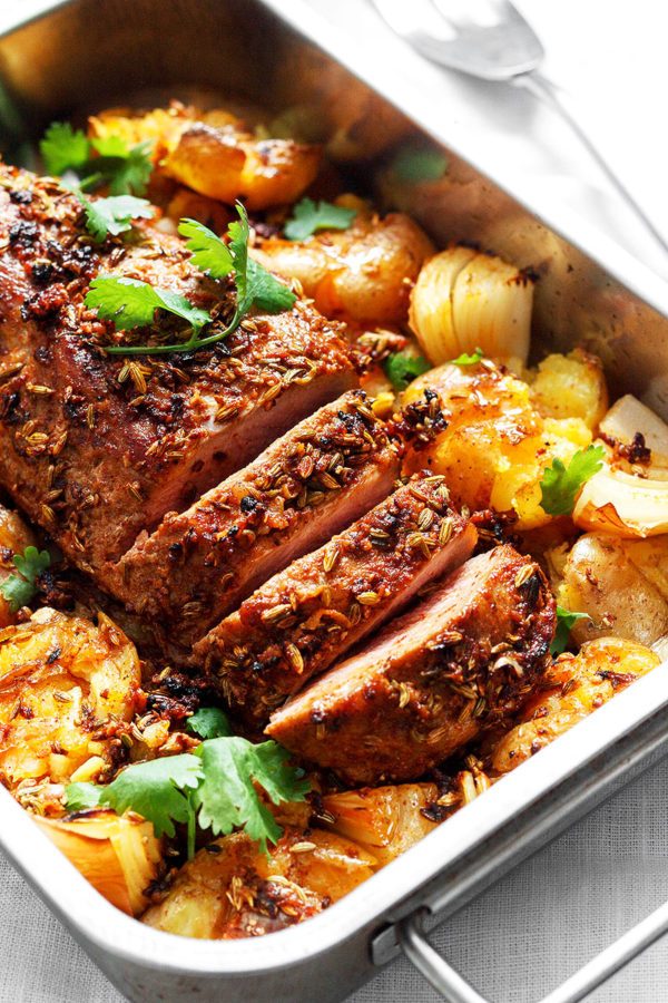 One-Pan Pork Tenderloin and Smashed Potatoes - #recipe by #eatwell101 - https://www.eatwell101.com/roasted-fennel-crusted-pork-tenderloin-recipe