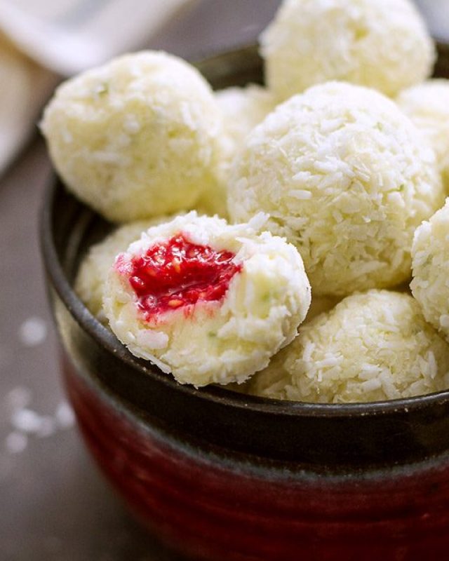Raspberry White Chocolate Coconut Bites - #recipe by #eatwell101 - https://www.eatwell101.com/raspberry-stuffed-white-chocolate-truffles-recipe