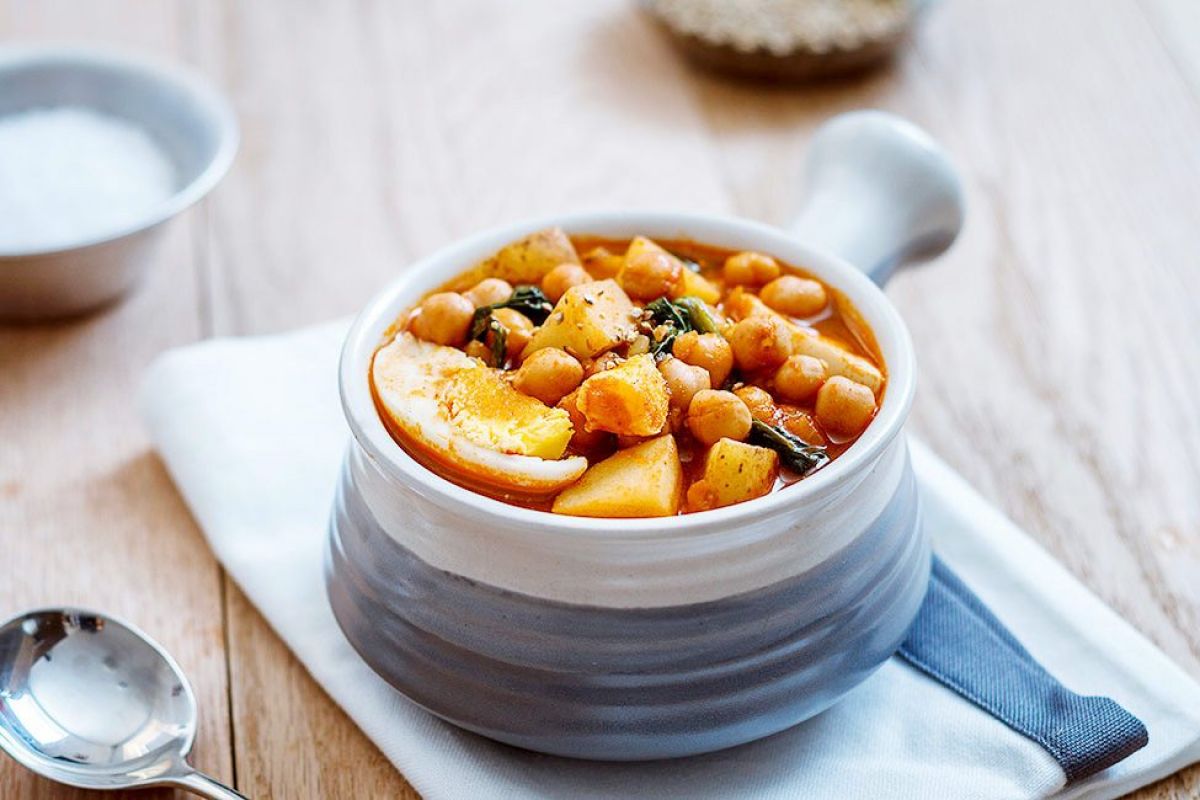 Chickpeas, Eggs and Potato Soup
