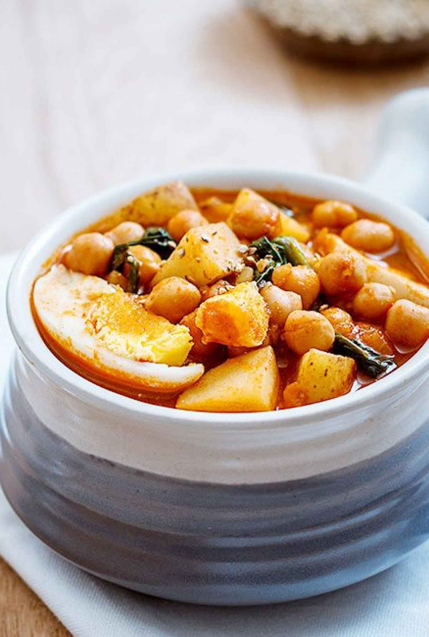 Chickpeas, Eggs and Potato Soup - #recipe by #eatwell101 - https://www.eatwell101.com/chickpea-potato-and-spinach-soup-recipe-with-eggs