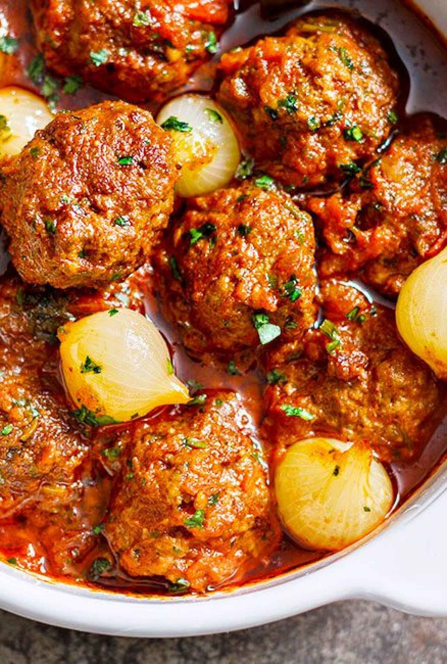 Parsley Meatballs with Spicy Tomato Sauce - #recipe by #eatwell101 - https://www.eatwell101.com/parsley-meatballs-recipe