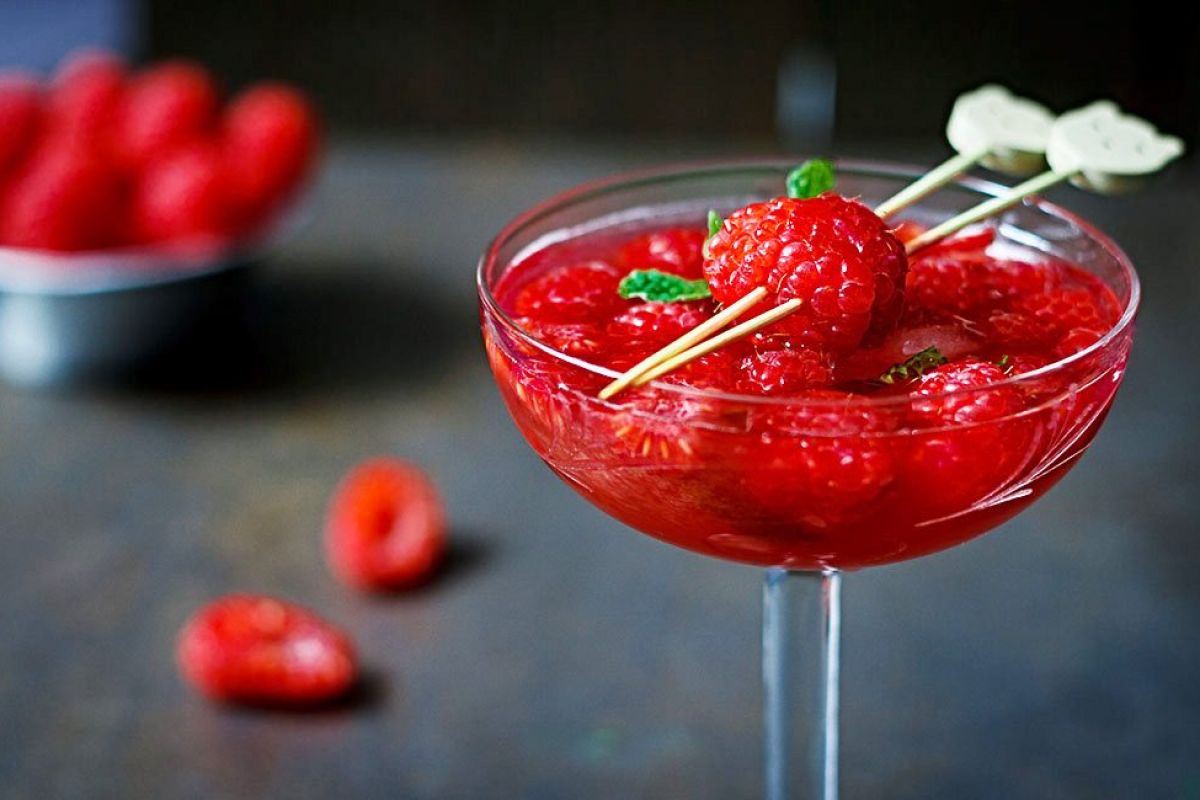 Raspberry Ginger Cocktail For Valentine’s Day