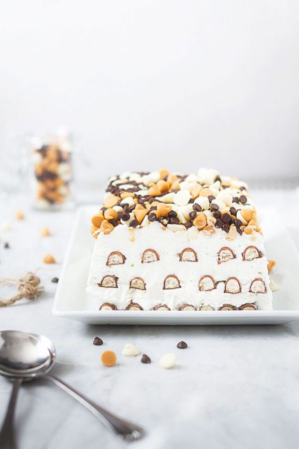 Frozen Cheesecake with Finger Biscuits and Chocolate Chips - #recipe by #eatwell101 - https://www.eatwell101.com/freezer-finger-cake-recipe