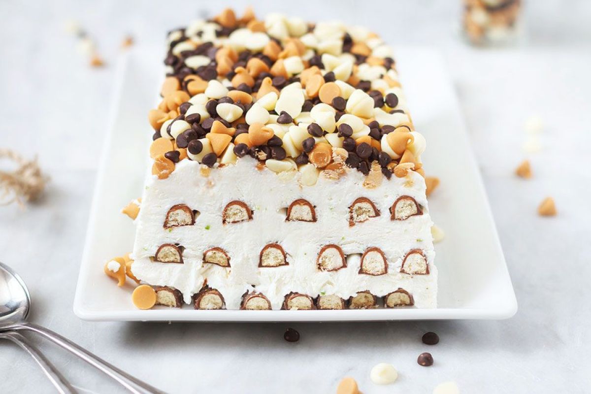 Frozen Cheesecake with Finger Biscuits and Chocolate Chips