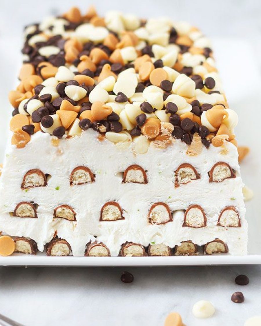 Frozen Cheesecake with Finger Biscuits and Chocolate Chips - #recipe by #eatwell101 - https://www.eatwell101.com/freezer-finger-cake-recipe