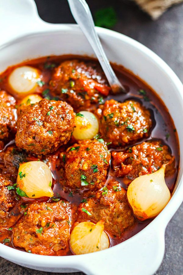 Parsley Meatballs with Spicy Tomato Sauce - #recipe by #eatwell101 - https://www.eatwell101.com/parsley-meatballs-recipe